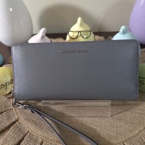 NWOT Michael Kors Gray Leather Wristlet/Wallet